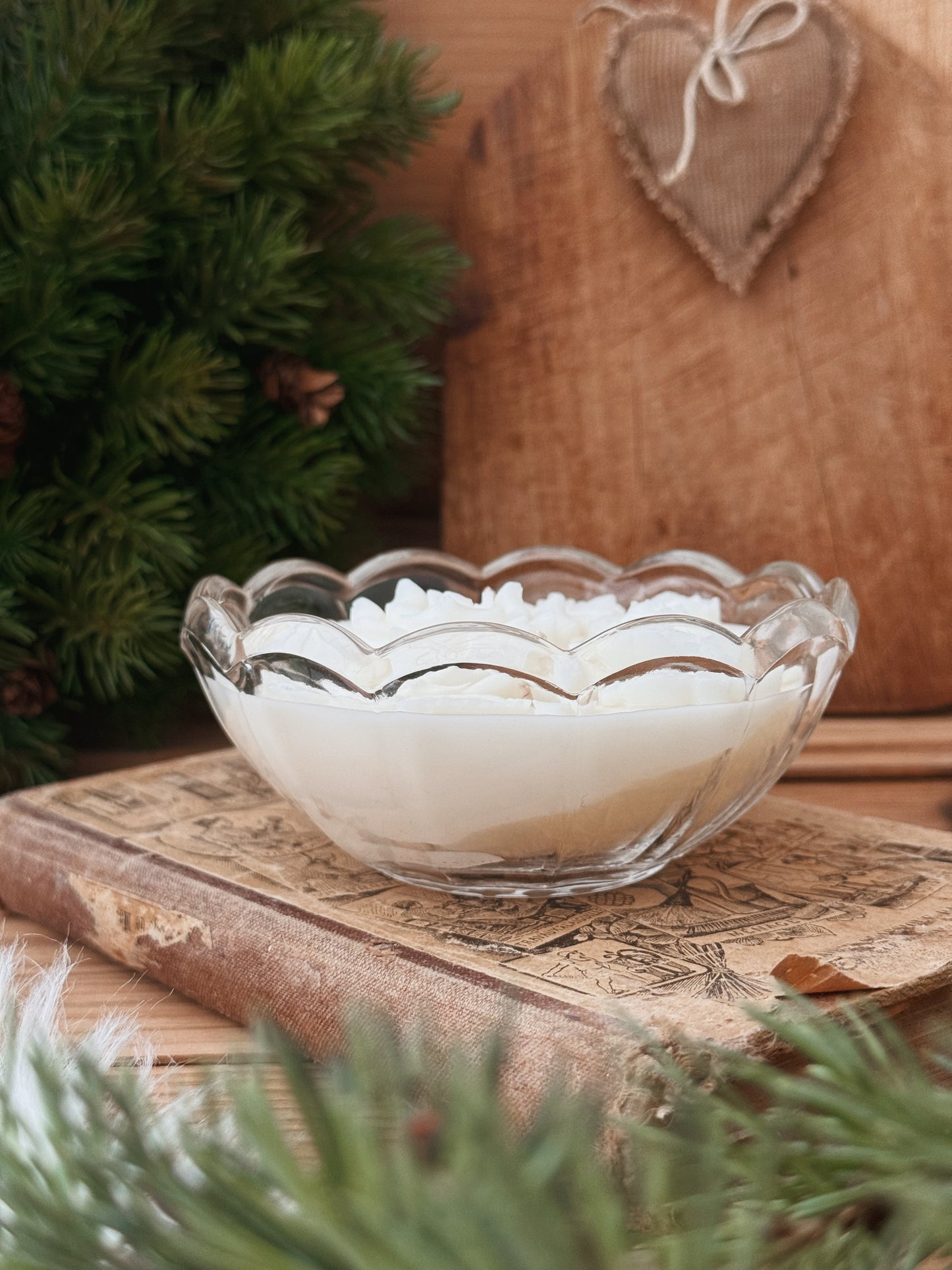 Coupelle ancienne en verre forme pétales