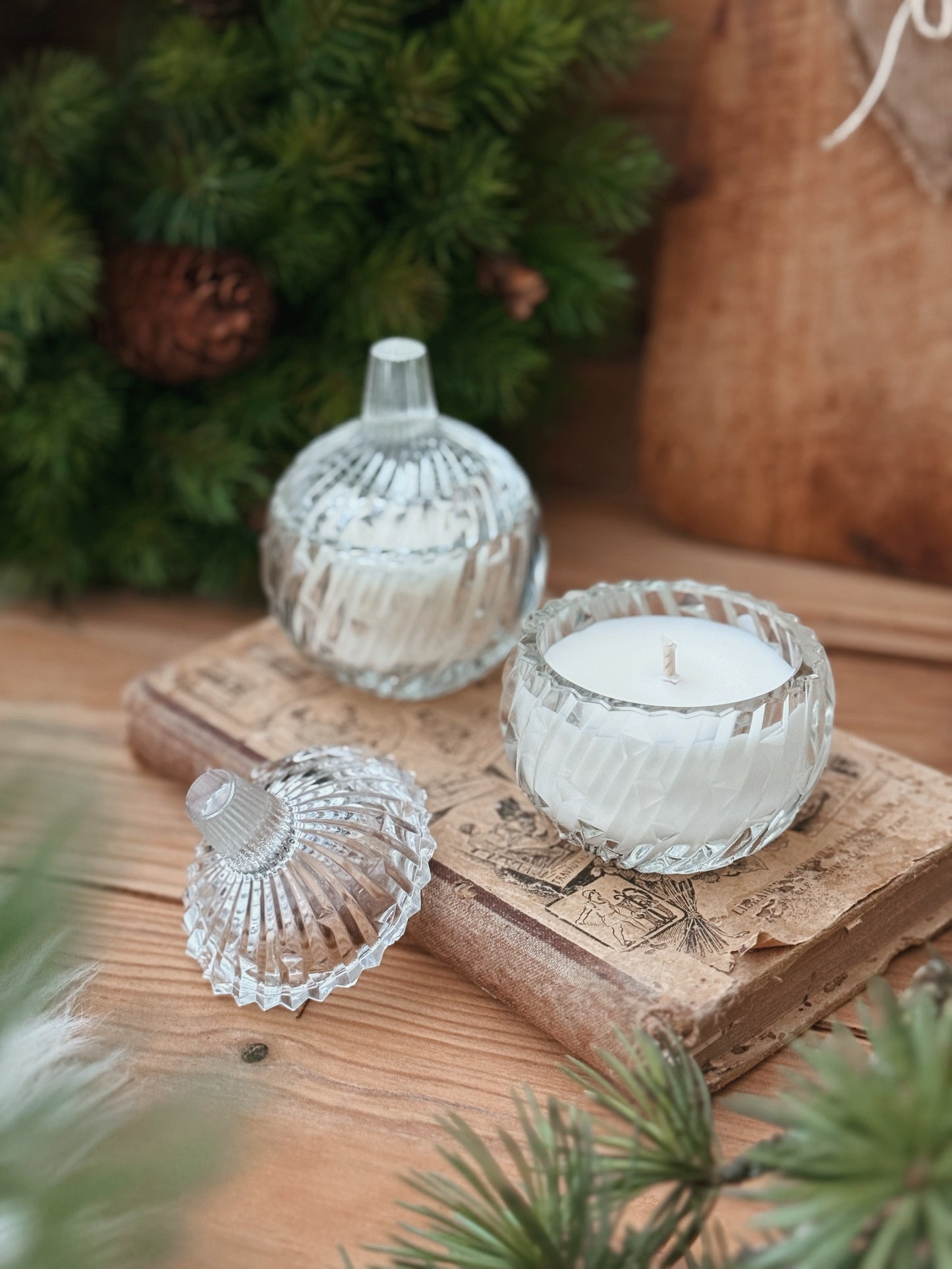 Petits contenants en cristal taillé avec couvercle