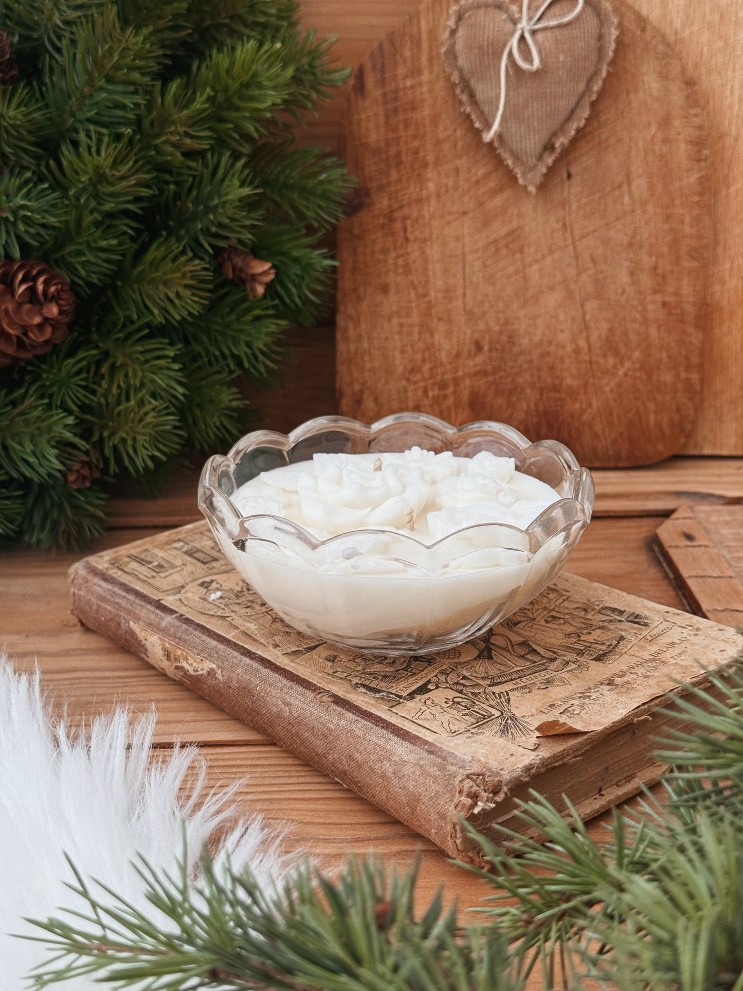 Coupelle ancienne en verre forme pétales