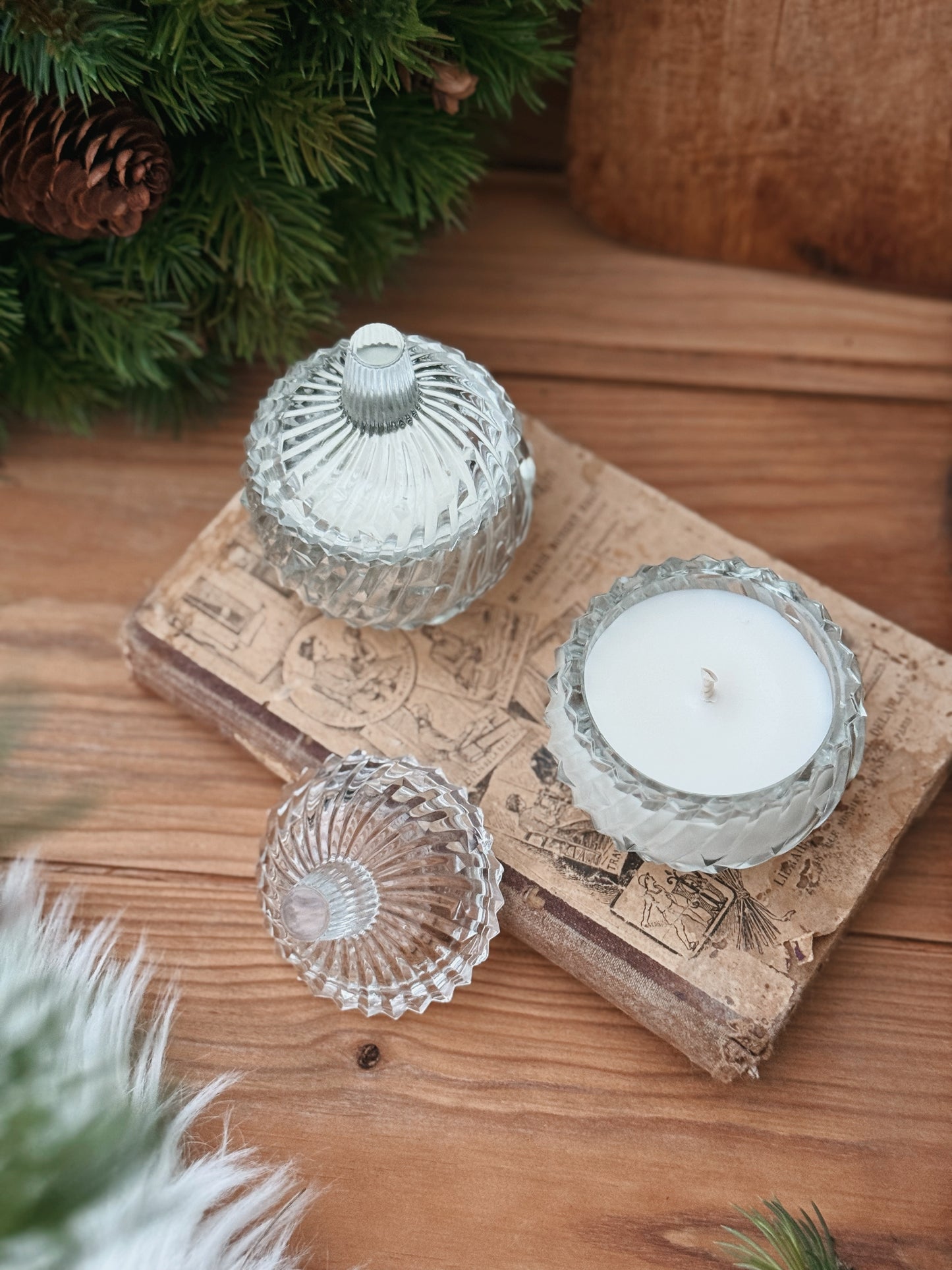 Petits contenants en cristal taillé avec couvercle